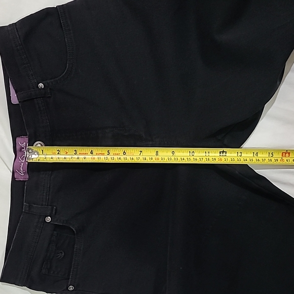 Gloria Vanderbilt "Amanda" Black Jean. Size 14 PETITE - Picture 8 of 9
